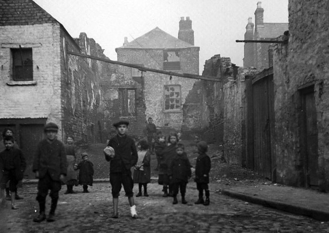Children on the streets, 1913
