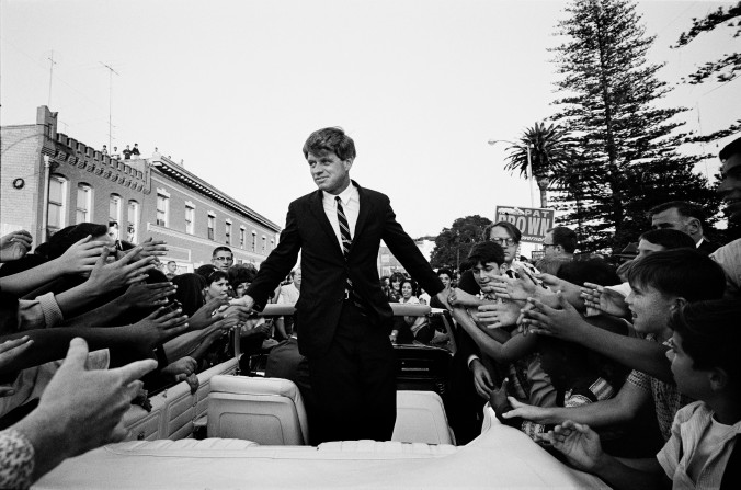 Kennedy-Campaigning-in-California